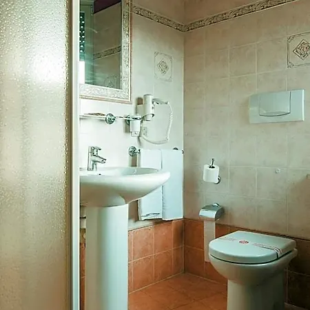 Benacus Hotel 3*